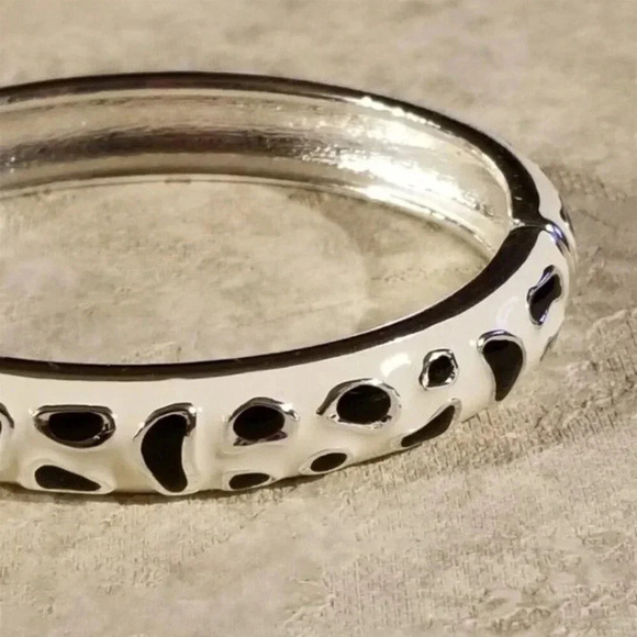 Retro Cool Enamel Animal Print Deco Bangle Bracelet - Picture 6 of 6